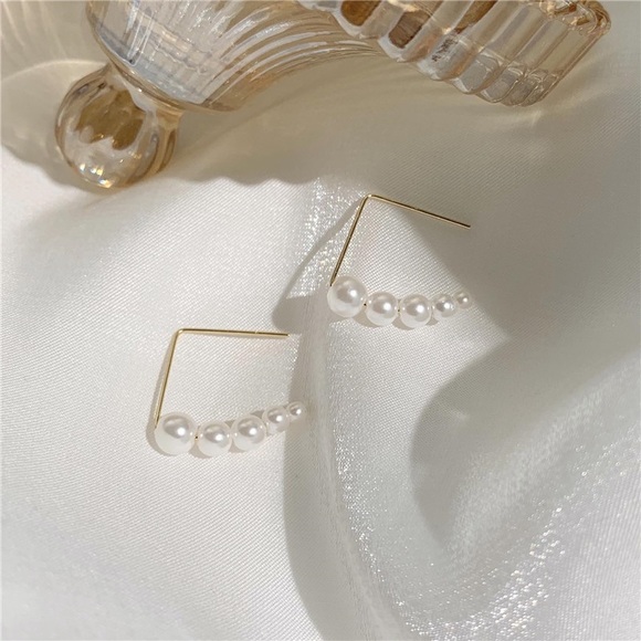 Pearls Wire Earrings Elegant Dainty - Picture 6 of 14